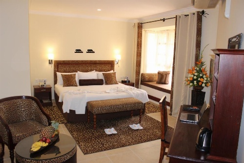 African Tulip image 13