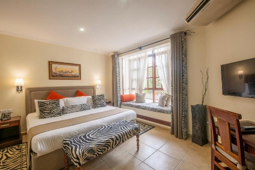 African Tulip image 17